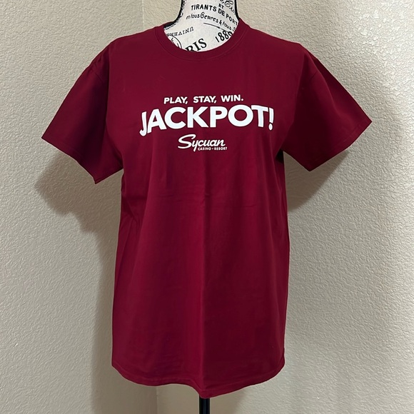 Gildan Tops - Play,Stay,Win.Jackpot! Cotton Burgundy T-shirt